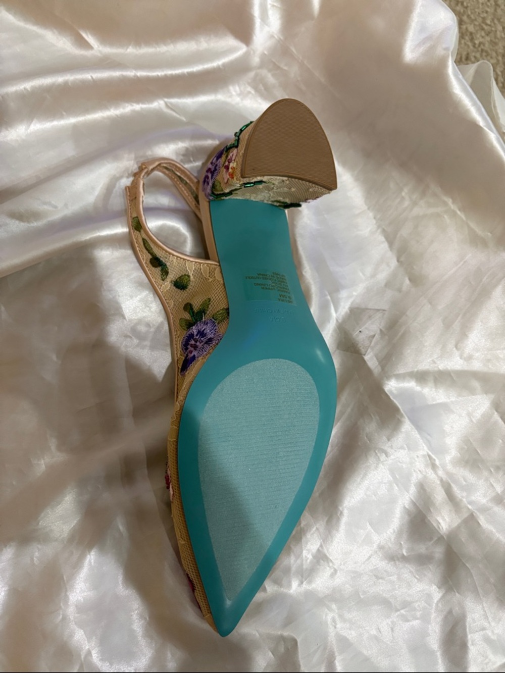 Betsey Johnson Beige Slingback Pumps with Magenta Floral Embroidery NWOT - Picture 7 of 8